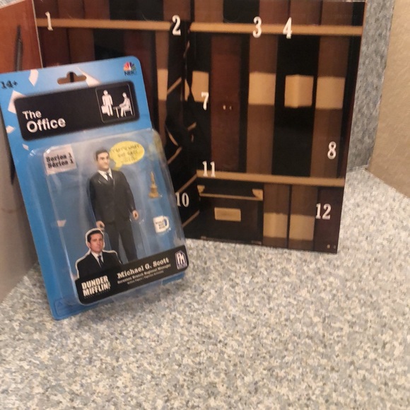 THE OFFICE 12 Days of Socks +Dunder Mifflin’s Michael G. Scott figure + decals!! - Picture 4 of 7